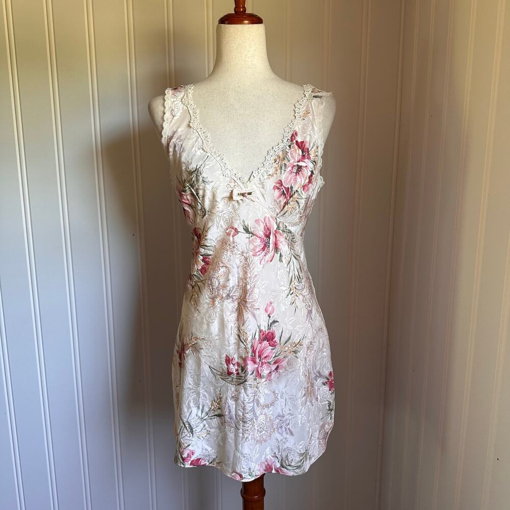 Vintage 90s Pink Floral Paisley Mini Slip M